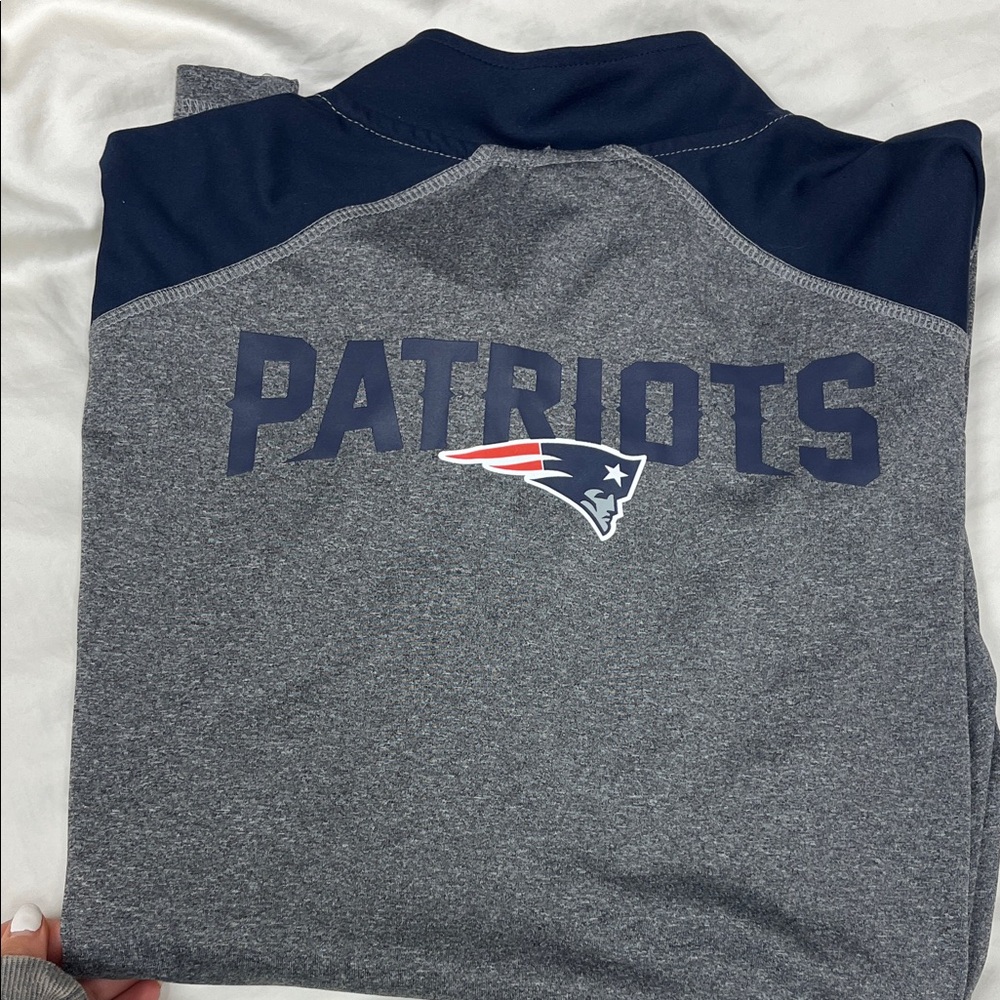 NFL Patriots Navy and Gray Pullover - Picture 4 of 4